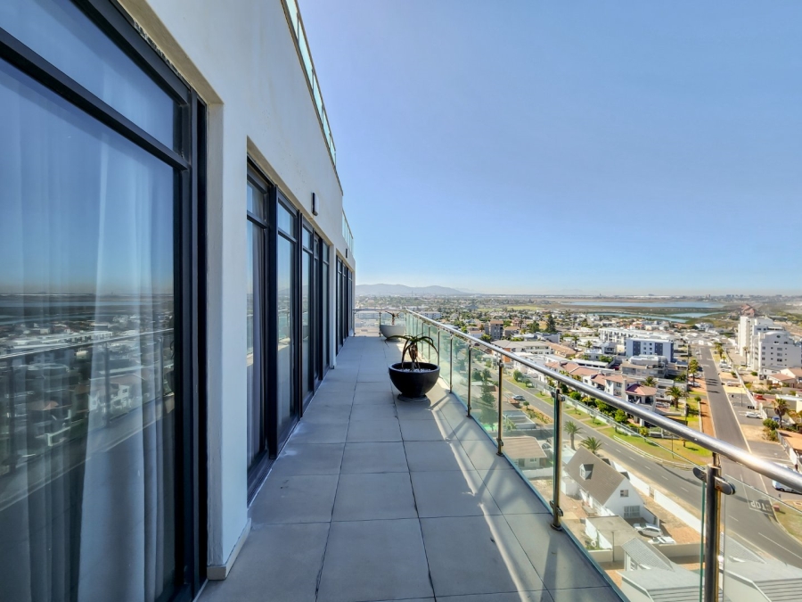 4 Bedroom Property for Sale in Waves Edge Western Cape